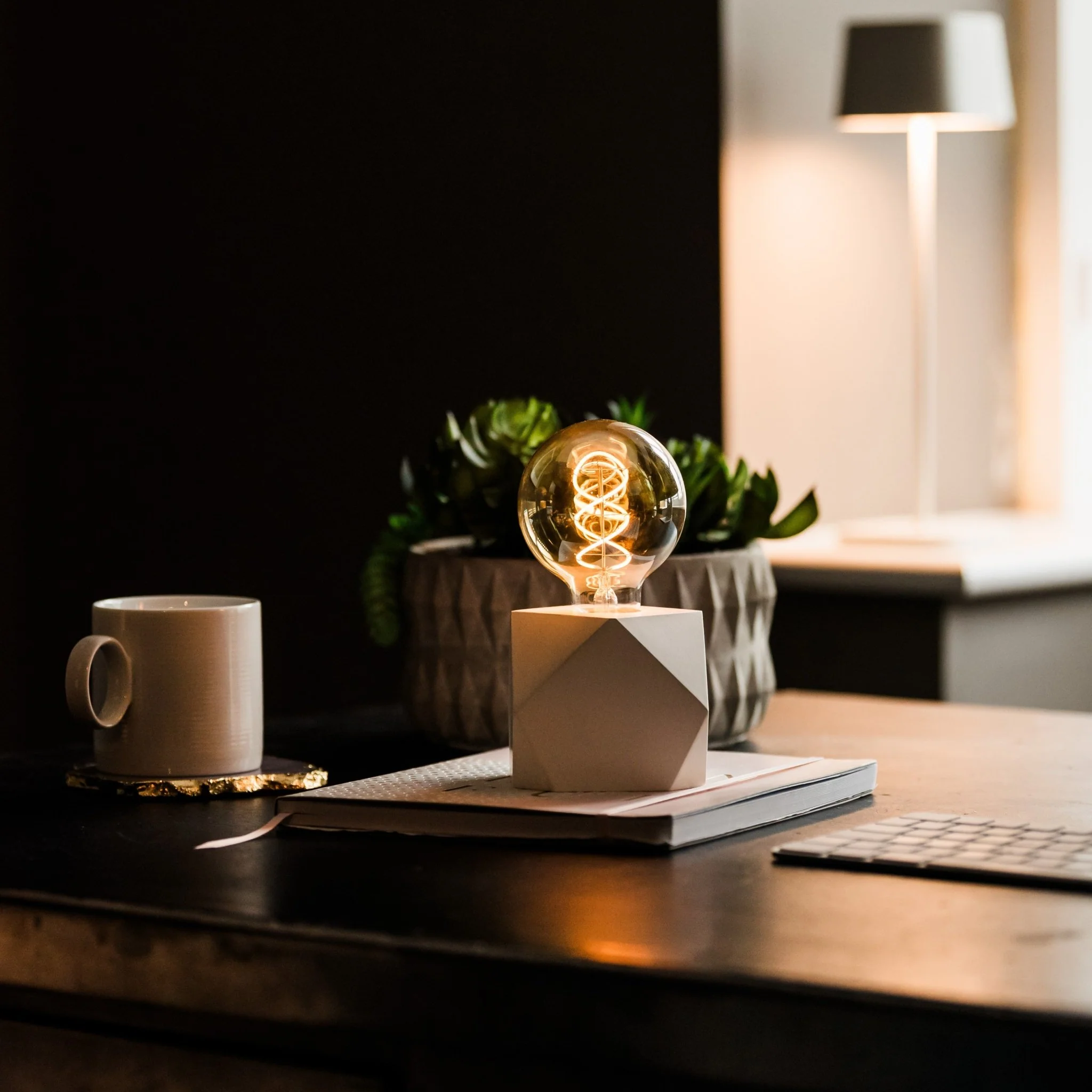 Wooden Cordless Table Lamp - Image 3