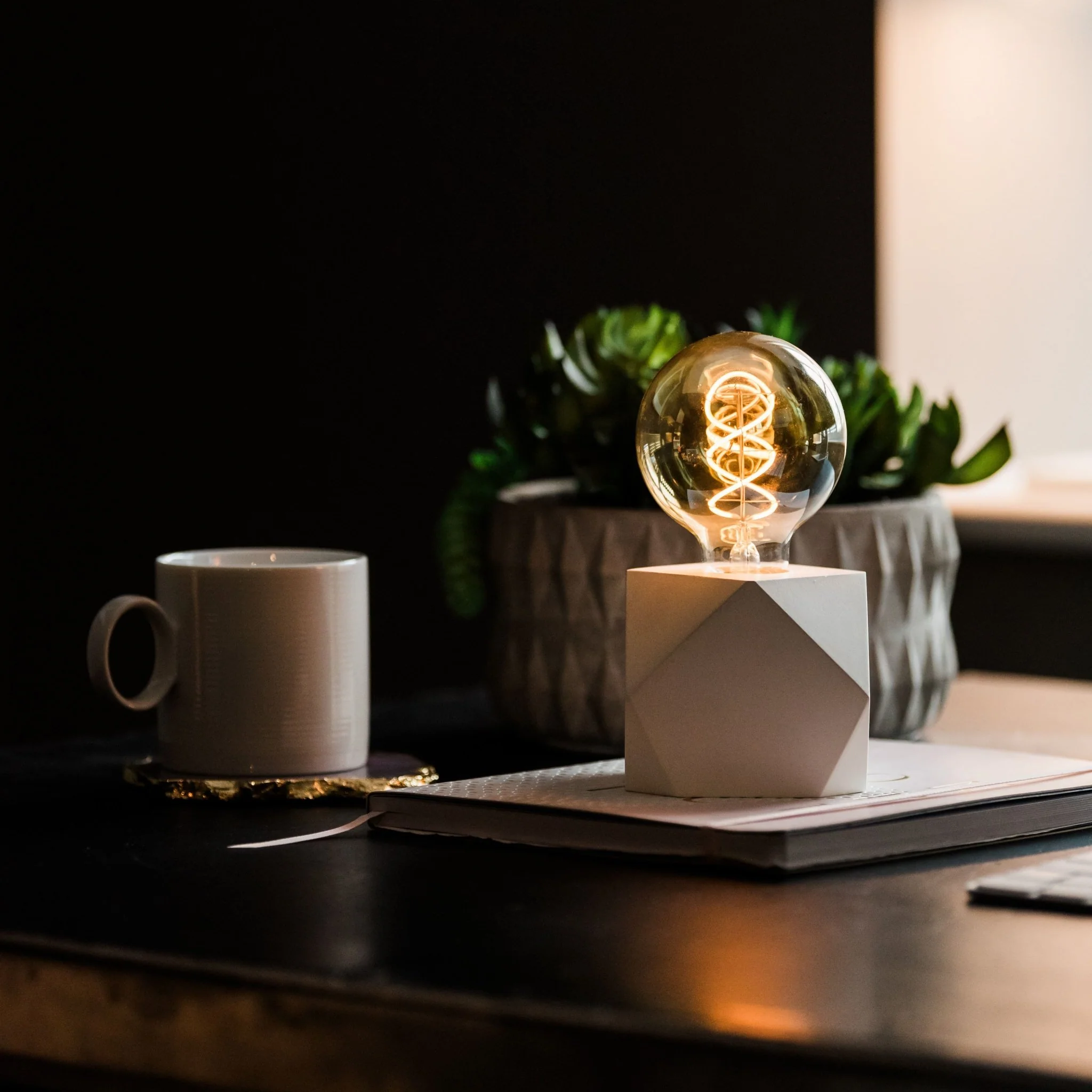 Wooden Cordless Table Lamp - Image 4
